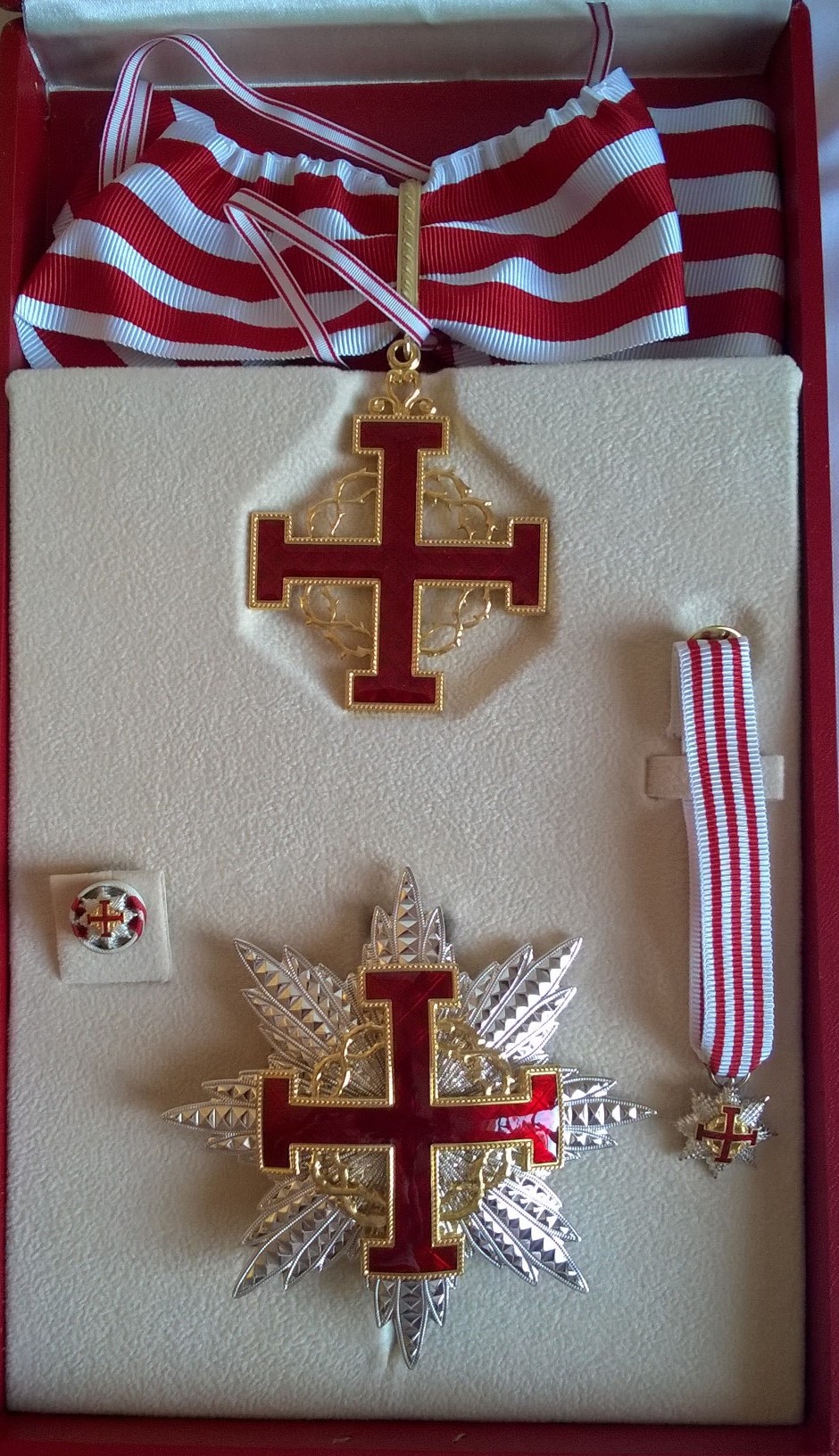 180406_condecoracion_merito_santo_sepulcro