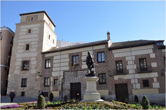 casa-y-torre-de-los-lujanes